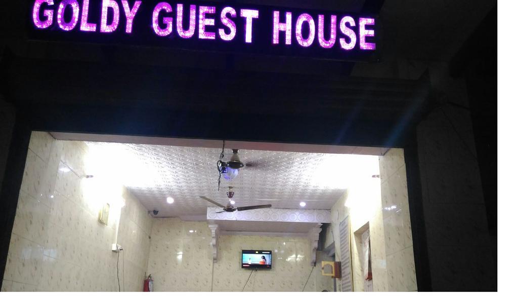 Goldy Guest House Варанаси Экстерьер фото