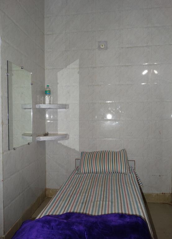 Goldy Guest House Варанаси Экстерьер фото